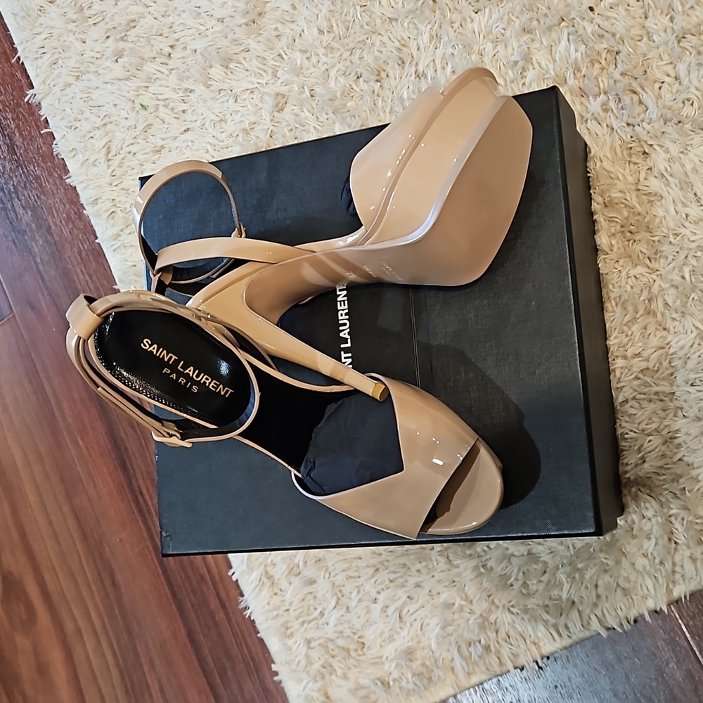 YSL Natural tribute lips heels